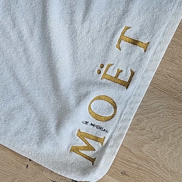 Moët Chandon Ice Imperial Champagne Towel - Picture 2 of 6